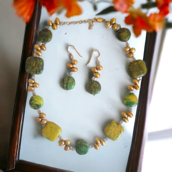 NWT Hand Crafted Jade Silver Gemstone Necklace Wire Earrings Green Yellow - Picture 2 of 2